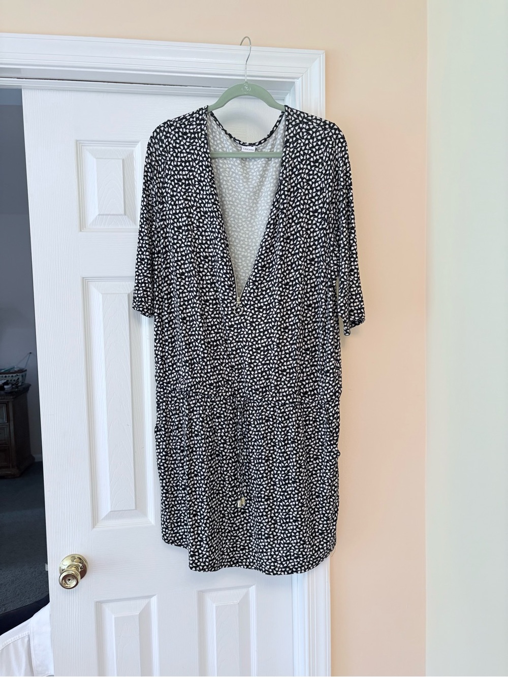 Never worn, Polka Dot Black and White Mini Dress with V-Neck, xlg Lascana